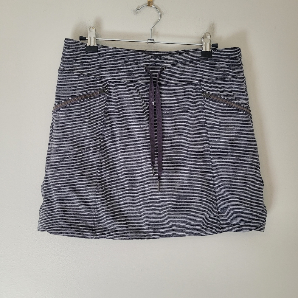 Athleta Gray Striped Pockets Skort